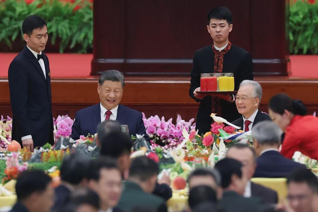 国庆酒会：温家宝习近平谈笑风声，李瑞环精神奕奕（组图） - 6