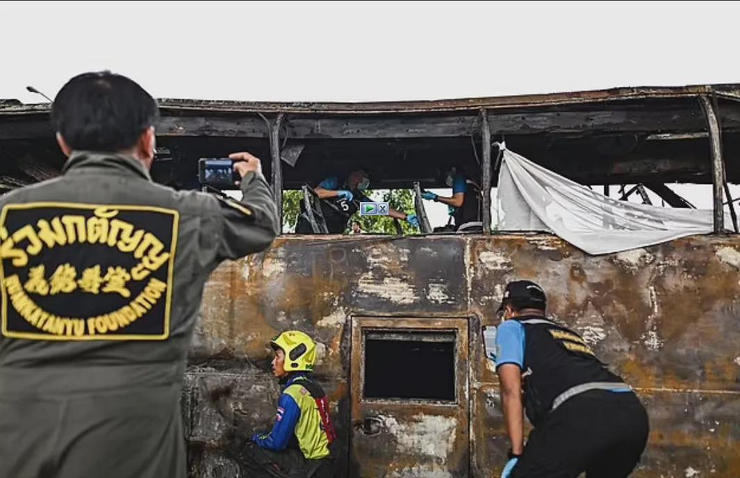 25人死！泰国双层巴士突然爆炸起火，烧成灰烬！这些人没逃出来（视频/组图） - 4