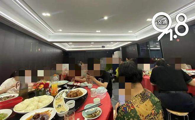 离过年还早，杭州已有人提前开吃年夜饭！“50多人，整整5桌”（组图） - 2