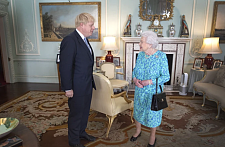 英国女王死因首次曝光，去世前手腕有黑色淤青（组图）