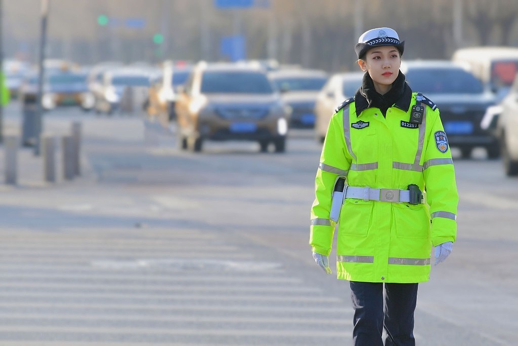 1米70北京女骑警又美又飒！网友：今年国庆她最红（组图） - 3