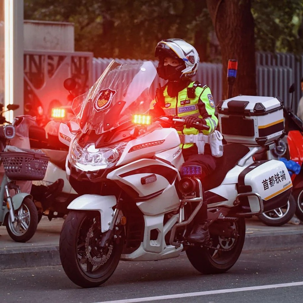 1米70北京女骑警又美又飒！网友：今年国庆她最红（组图） - 10