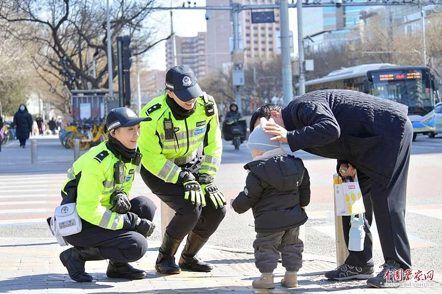 1米70北京女骑警又美又飒！网友：今年国庆她最红（组图） - 6