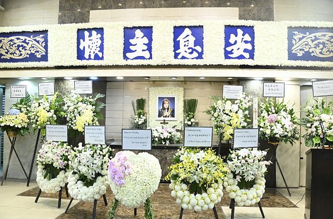 梁小龙前妻悲惨离世，毁容多年拒绝就医死在家中，女儿赴灵堂送别（组图） - 3