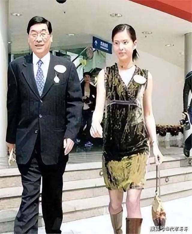 她一生不仅被老头白睡”10年，还倒贴上亿，如今现状让人惋惜（组图） - 18