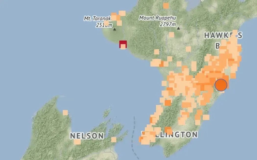 新西兰一天两地发生地震，4万人报告震感；经济迫在眉睫，预计降息50个基点；新西兰海军测量船触礁沉底，预计损失上亿纽币（组图） - 1