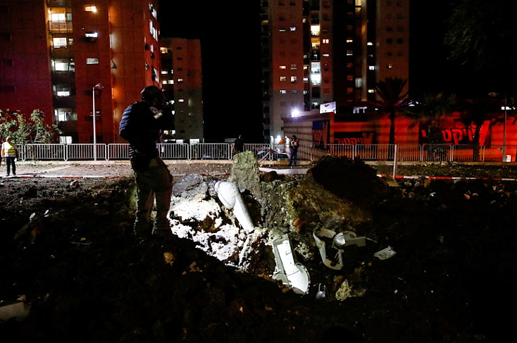 全球各地爆发示威！大使馆附近被炸，导弹飞跃边境，航班取消， 清理废墟和尸体需14年（组图） - 3