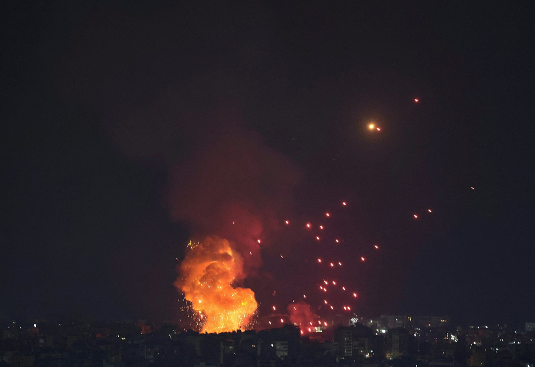 全球各地爆发示威！大使馆附近被炸，导弹飞跃边境，航班取消， 清理废墟和尸体需14年（组图） - 12