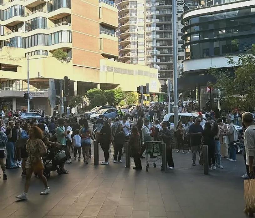 悉尼街头有人持刀行凶，男子无差别追砍路人！多人惊险逃命，目击者回忆惊魂瞬间（组图） - 18