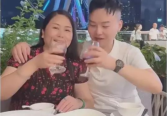 女房东与男租客结婚，相识6年相差20岁引热议，女主身价曝光！网友：少走了二十年弯路（组图） - 3