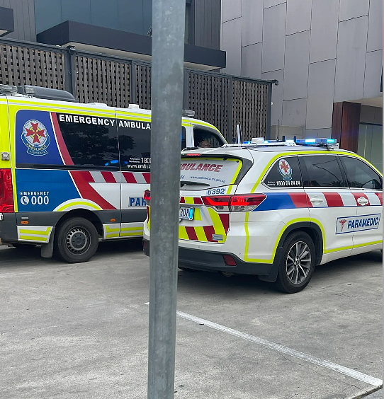 Doncaster Westfield出事！多名华人提醒：“别来”！警察连开19枪，墨东南女子死里逃生...（组图） - 2