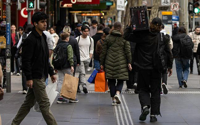 ATO正严查，澳洲这些人要注意！澳洲企业开启“地狱模式”，大批行业遭遇危机！澳银行下调利率，专家：圣诞节前还会降（组图） - 4