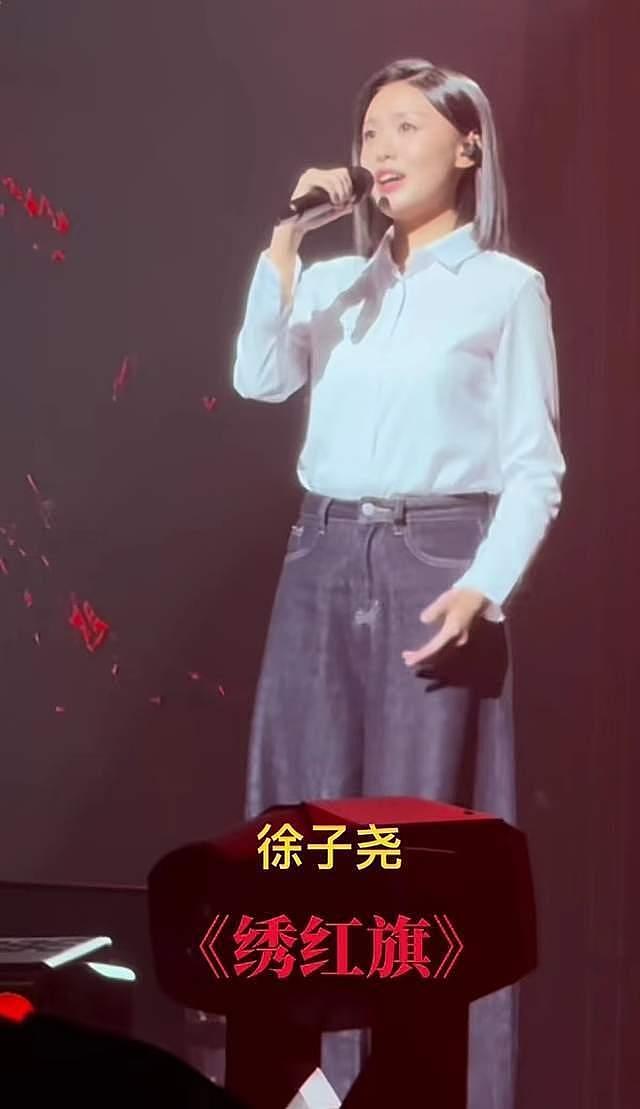 刀郎南京演唱会太火爆！全国刀迷举牌列队入场，网友：人未到，刀迷先行（组图） - 6