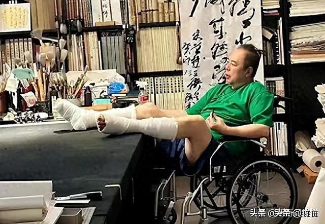 66岁双腿包扎瘫在轮椅的张铁林，从“万人迷”到“过街老鼠”，他做错了什么？（组图） - 7