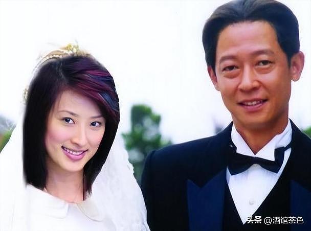 58岁王志文断崖式衰老，富婆娇妻却依旧漂亮，与15岁儿子像爷孙（组图） - 18