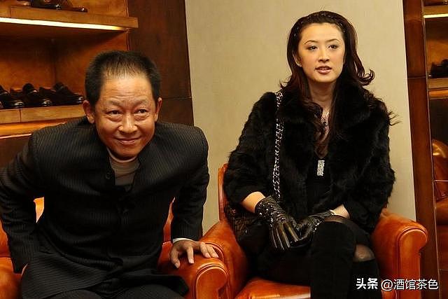 58岁王志文断崖式衰老，富婆娇妻却依旧漂亮，与15岁儿子像爷孙（组图） - 20