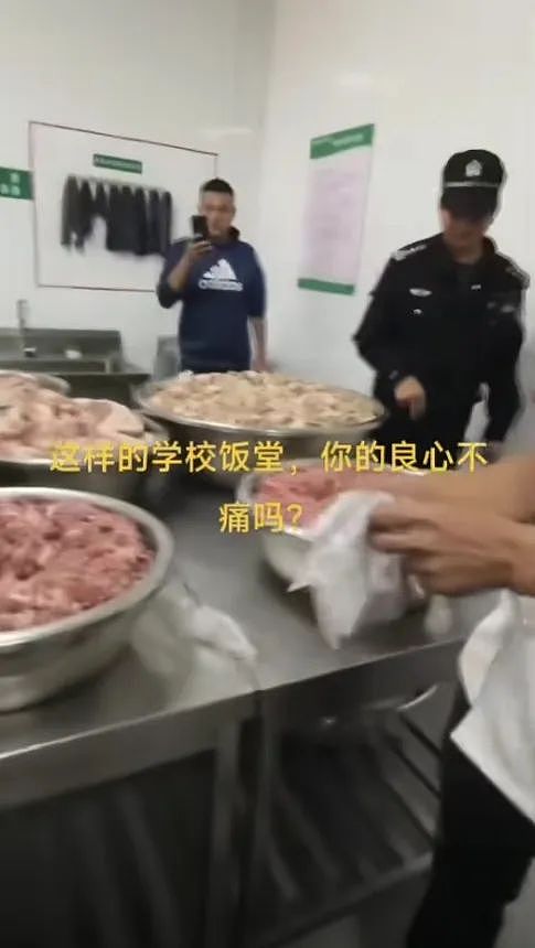 “给学生吃臭肉事件”最新通报！校长被免职，昆明市纪委监委提级督办，3名干部被停职（组图） - 9