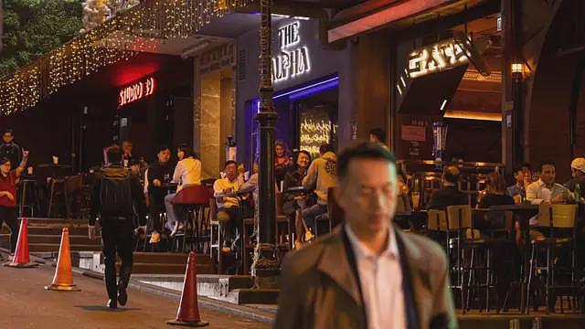 香港在争议声中下调烈酒税，能助“夜经济”再次起飞吗？（组图） - 1