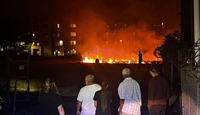 惨！飞机撞电塔坠毁爆炸，火球垂直落地，多人遇难，首都大楼坍塌，居民下秒惨遭活埋（视频/组图） - 2