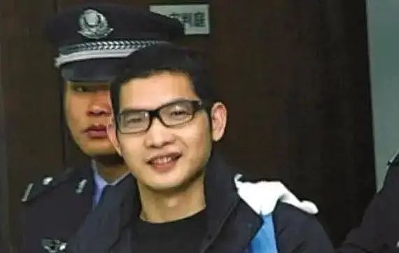 “笑面杀手”成瑞龙：灭门一家三口、杀害十几人，逃亡13年，宣判死刑时他仍面带微笑…（组图） - 2