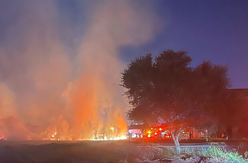 惨！飞机撞电塔坠毁爆炸，火球垂直落地，多人遇难，首都大楼坍塌，居民下秒惨遭活埋（视频/组图） - 6