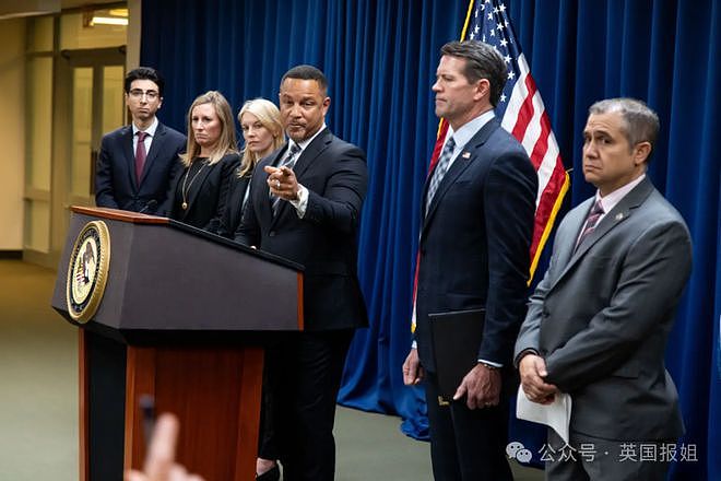 顶流时尚大佬被曝组团围猎男模小鲜肉！试镜哄骗灌肠注射“松弛剂”，不听话就封杀？（组图） - 24