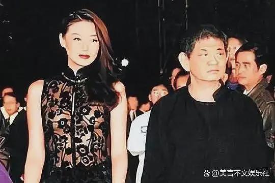 时隔21年后，陈宝莲跳楼撇下的男婴，已长成干爹“黄大少”的样子（组图） - 11