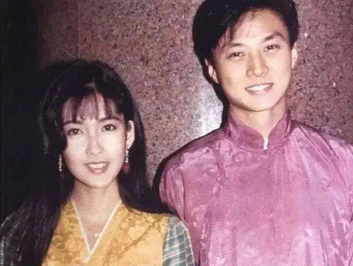 一代“玉女掌门”：与“渣男”纠缠30年屡遭背叛依旧不离不弃，结婚13年无儿无女，如今竟官宣为他退圈？（组图） - 14