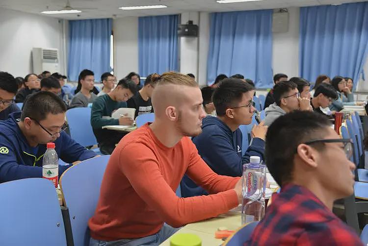 中国留学生机场遭殴打！对方态度嚣张，留学生牙齿掉落，头部重伤（组图） - 18