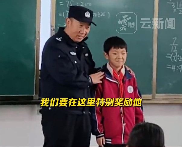 小学生大义灭亲报警称“爷爷有毒品”，亲手将罂粟交给警察获表扬（组图） - 4