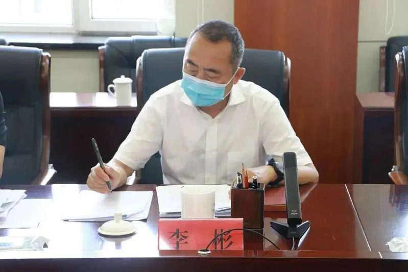 中国高官因“阅读禁书和音像制品”落马翻倍！网友好奇：我也想看（组图） - 1