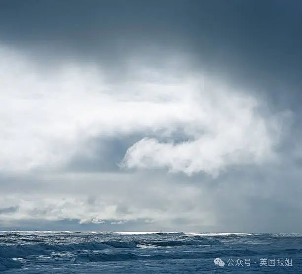 战斗民族一家出海落难，2死1活！他拴着亲人尸体在冰冷海域独自漂流67天，200斤瘦到100斤（组图） - 14