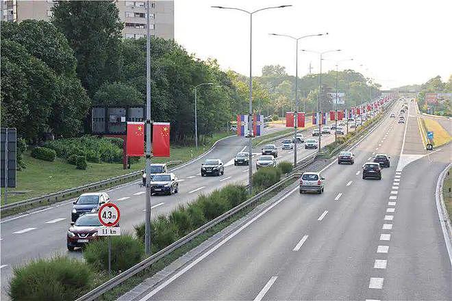 小伙骑行到伊拉克，被十几辆警车护送：“因为你是中国人”（组图） - 15