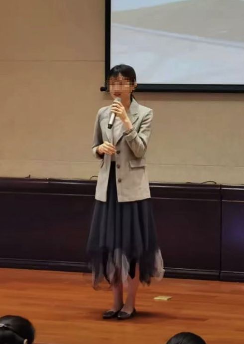 女老师出轨学生后续：两人相差10岁，女老师“底裤”快被扒光了（组图） - 16