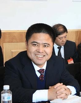 村支书系爱马仕皮带坐百万豪车慰问村民？同款皮带售价8千多，当地：在核实（组图） - 3