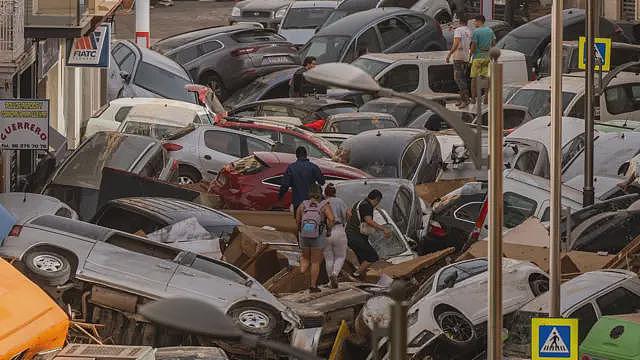 西班牙遭遇数十年来最严重的洪水灾害，死亡人数上升至158人（组图） - 1