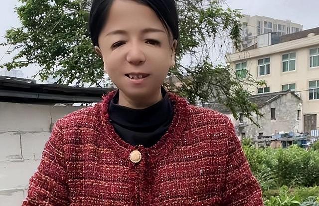 “鸟脸”妈妈不听劝阻生二胎，现如今6岁儿子外貌遗传，听力受损（组图） - 1