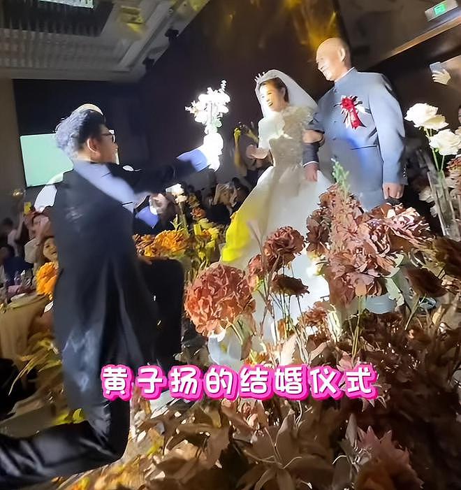 57岁港星黄子扬三婚迎娶小20岁太太，抱半岁儿子举办婚礼众星祝贺（组图） - 6