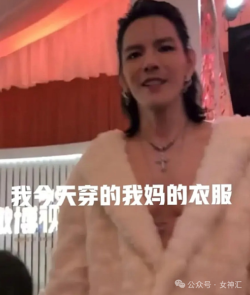 【爆笑】向佐偷穿向太露背大衣走秀？！网友夺笋：又是郭碧婷自闭的一天！（组图） - 8