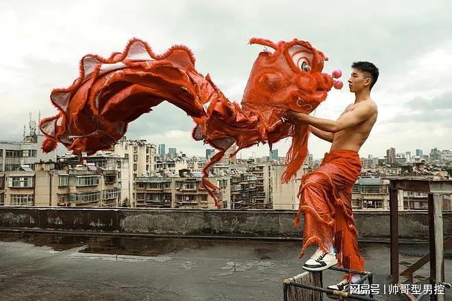 【帅哥】肌肉“雄狮少年”来了，185cm腹肌大长腿的宝藏篮球体育生（组图） - 3