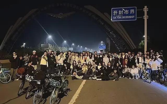 夜骑开封后续：遍地共享单车，道路寸步难行！当地民众连声诉苦（组图） - 14