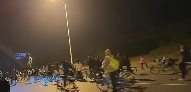 夜骑开封后续：遍地共享单车，道路寸步难行！当地民众连声诉苦（组图） - 15