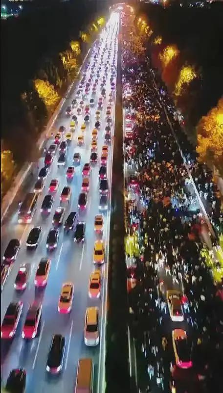 夜骑开封后续：遍地共享单车，道路寸步难行！当地民众连声诉苦（组图） - 1