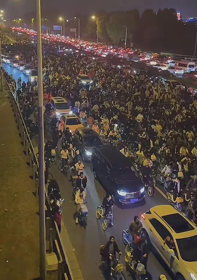 夜骑开封后续：遍地共享单车，道路寸步难行！当地民众连声诉苦（组图） - 6