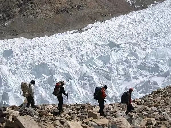 广西贫困大学生就业受挫，爬雪山解压遇高原反应丧命（组图） - 9