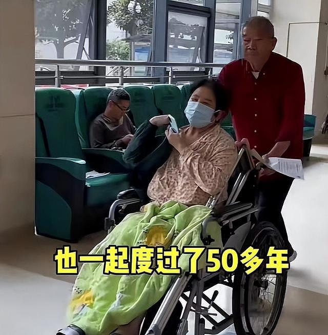 67岁山东夫妇执意生娃，如今却坐轮椅无法自理，5岁的儿子被迫独立学洗衣（组图） - 7