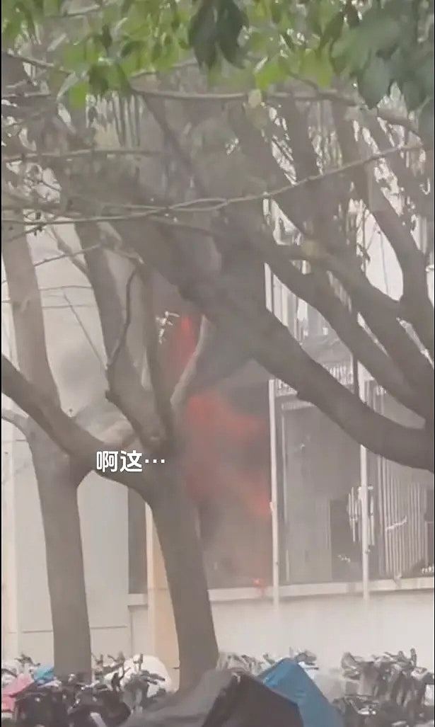 山东高校女宿舍火警撤离时被要求刷脸，校方称为保障安全惹议（组图） - 1