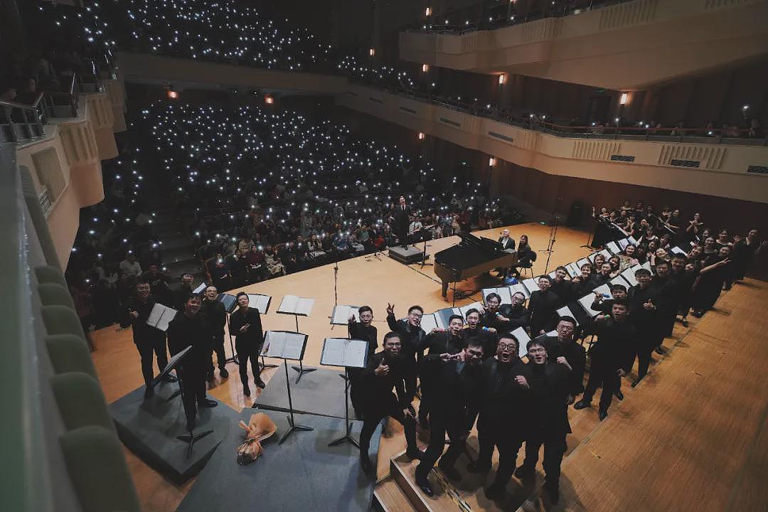 “神曲制造机”彩虹合唱团：都市年轻人的精神代言人？（组图） - 1