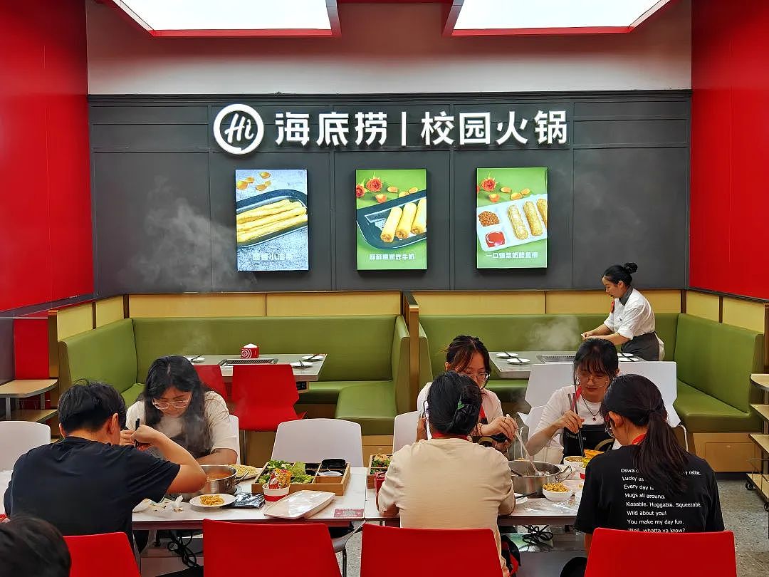 餐饮巨头，挤进大学校园（组图） - 1