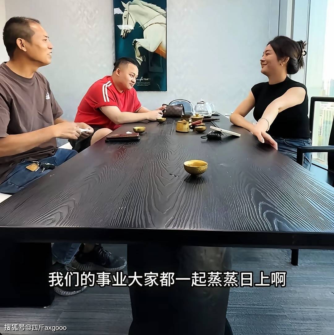 劳斯莱斯女车主后续，媒体曝光事故前监控，两车一前一后停路边（组图） - 9